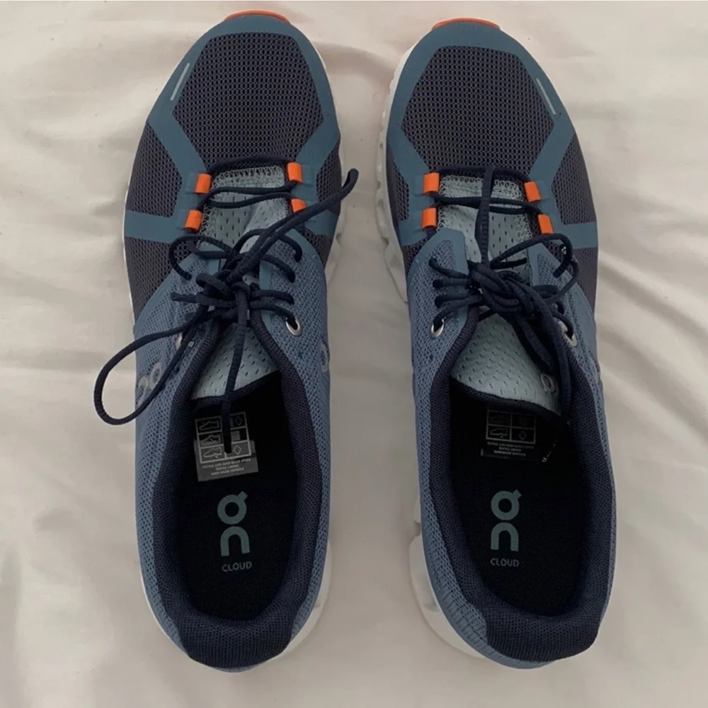 NWOT Mens on cloud Shoes Size 9
